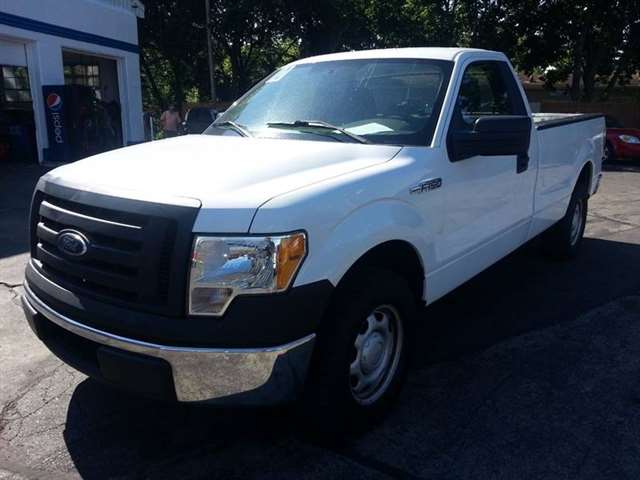 2010 Ford F-150 4x2 XL 2dr Regular Cab Styleside 8 ft. LB